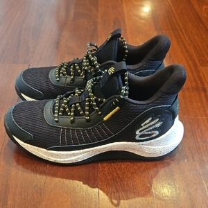 Curry 3Z7 | Under Armour Basketball Shoes